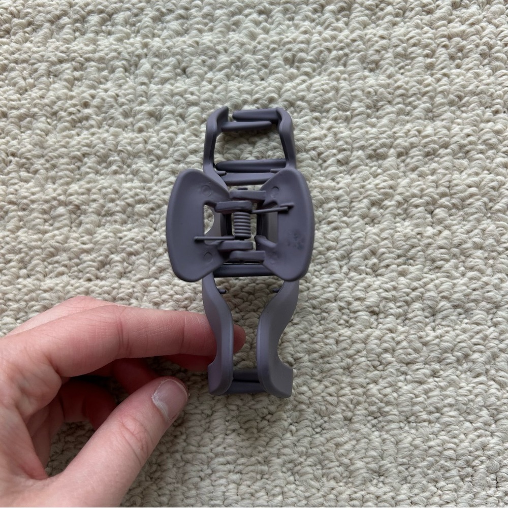 Large Dusty Purple Matte Wavy Claw Clip - Picture 9 of 9